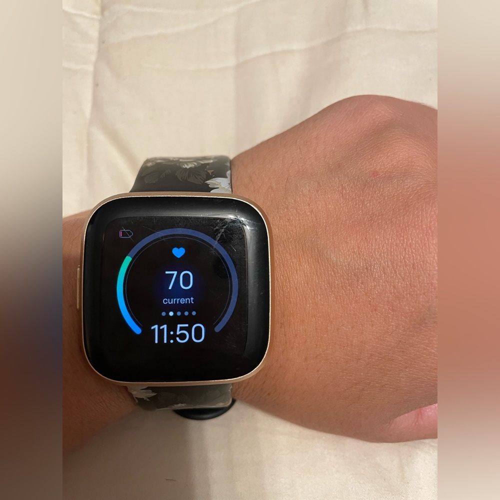 Fitbit Versa 2 Rose Gold (new band) - Picture 2 of 4